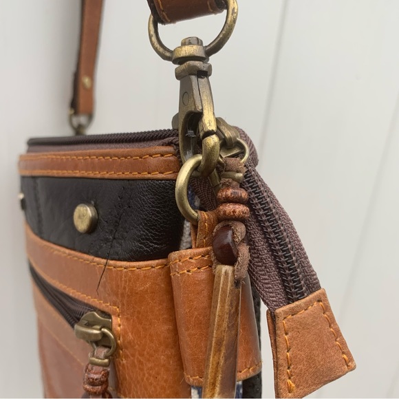 VAAN & CO. Nomad Athens Crossbody - Picture 3 of 16